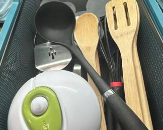 Crofton Kitchen Utensil Set with Holder