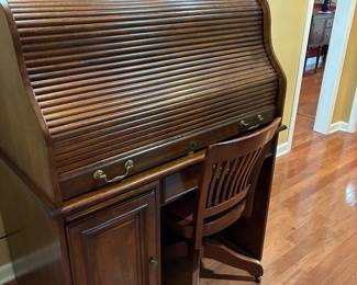 Roll top desk