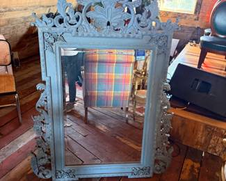 ornate antique-stOrnate style wall mirror featuring a heavily carved, decorative openwork frame