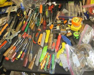 Screw Drivers / Tape Measures / Utility Knives