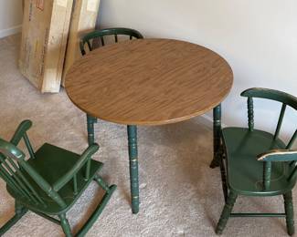 Children's round table and 3 chairs