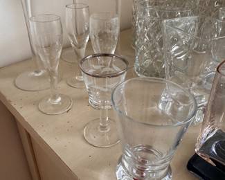 Set of assorted vintage glassware