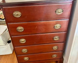 Chest of drawers 
