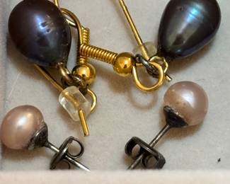 Vintage Pearl studs 