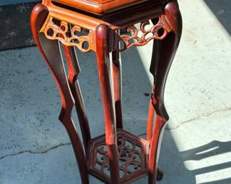 Very well made plant stand