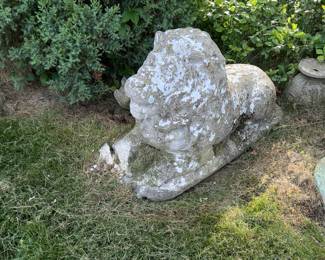 Concrete lion 