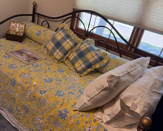 Day bed with trundle