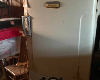 . . . Shelvador art-deco fridge