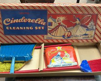 CHILD'S CLEANING SET