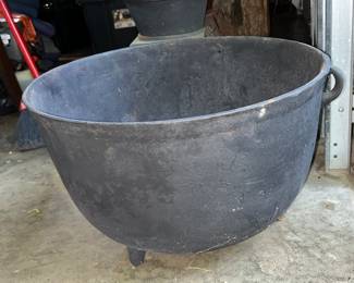 CAST IRON KETTLE