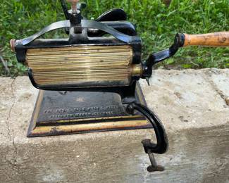 PLEAT IRON