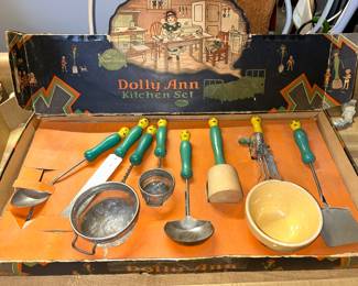 TOY KITCHEN SET