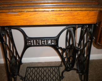 Antique Singer needs a belt