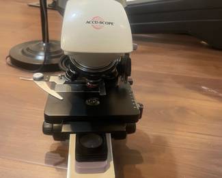 Accu-Scope 3002 Microscope