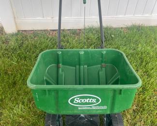 Scotts SpeedyGreen 2000 Broadcast Spreader