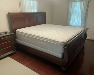 Hooker -King Size Sleigh Bed Frame 