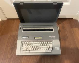 Smith Corona SD 650 Spell-Right Dictionary Electronic Typewriter