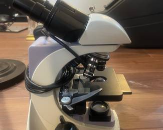 Accu-Scope 3002 Microscope