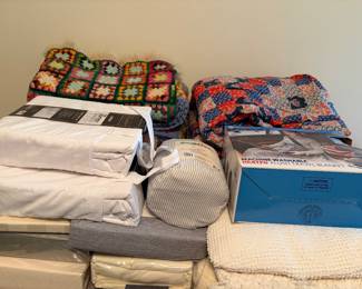 New sheets & vintage blankets & quilts