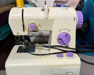 Child’s sewing machine 