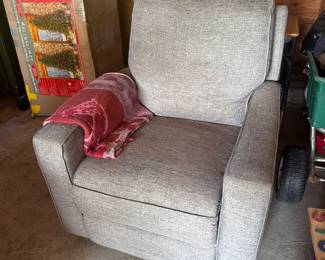 Nursery chair 