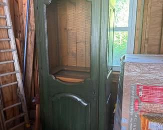 Wine cabinet 