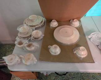Vintage dish set