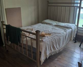 Antique metal bed
