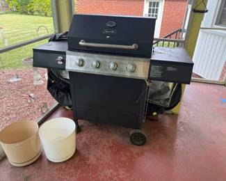 Planters, Grill