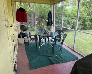 Outdoor Table & Chairs