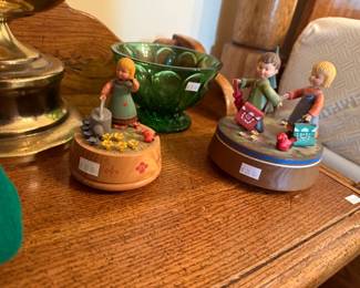 Figurines