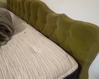 Beautyrest Platinum Mattress with Green Tufted Headboard second image