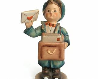 Hummel The Postman Figurine Set with Baker and Child third image