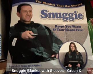 Snuggie Blanket with Sleeves Green Black Plaid