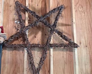 Grapevine Star Wreath with Lights