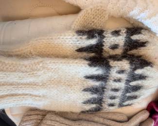Hand-Knit Wool Mittens with Nordic Pattern (Icelandic Style)