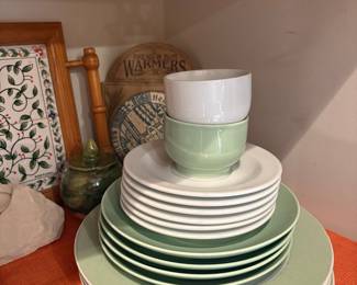 Arabia Finland "Krokus" Dinnerware Set