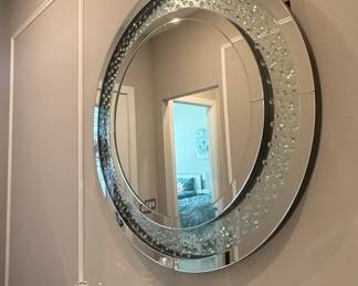 Crushed Diamond Round Wall Mirror with Beveled Edge second image