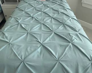 Simmons Just for Fun Zzzs Twin Bed with Duvet Set