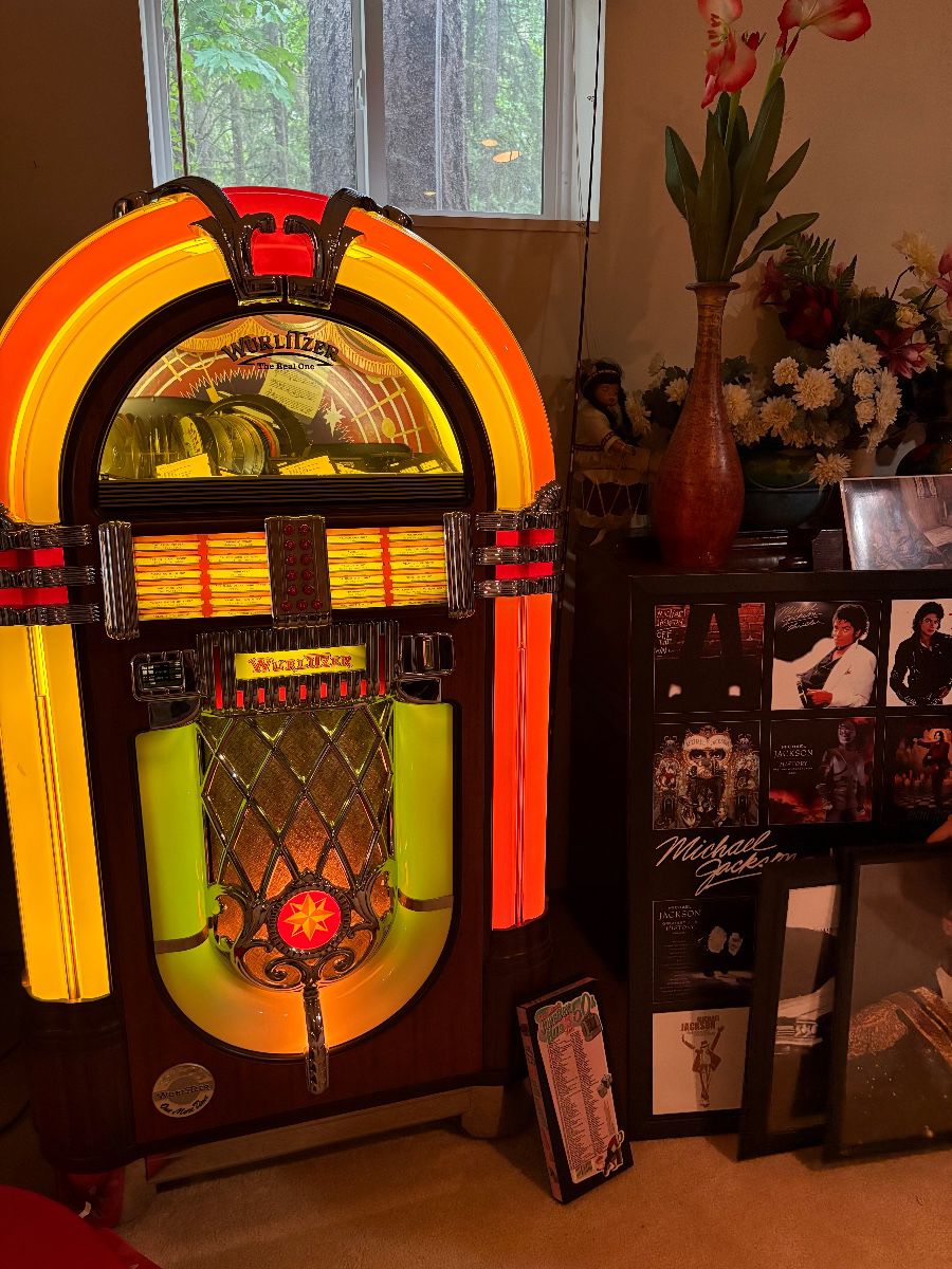 CD changing full size jukebox