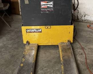 Caterpillar Pallet Jack