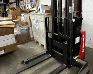 2012 Raymond RAS25 Walkie Straddle Stacker