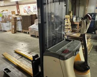 2014 Crown SX 3000 Series Cascade Sideshifter Walkie Stacker