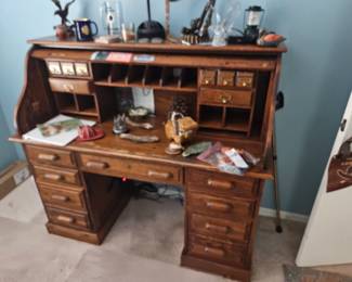 Very heavy roll top desk everything works great. Solid wood I do not believe the top comes off I tried. Priced to sell at $100 if you look on the bottom there is a very high-end multiple plug attachment which I am including in that price