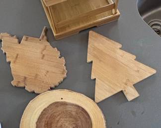 Bamboo Tiered Serving Stand with Christmas Tree, West Virginia, and Round Wood Slice Cutting Boards