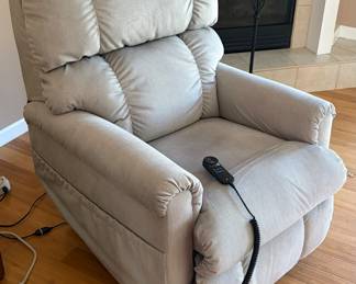 Like new lift chair