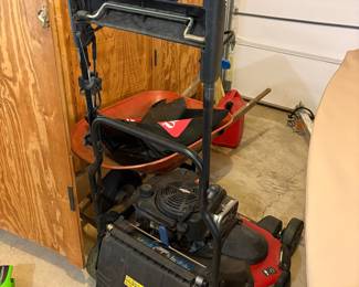 Toro 22-inch Recycler Self-Propelled Lawn Mower with Briggs & Stratton Engine