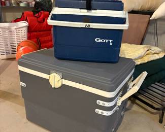 Igloo Koolmate 32-Quart Cooler and Gott 8-Quart Cooler