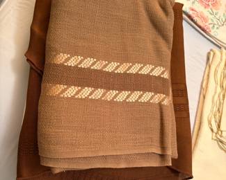 Brown Woven Bath Towel Set with Metallic Stripe Accent