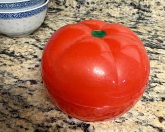 Hutzler Tomato Keeper Food Storage Container